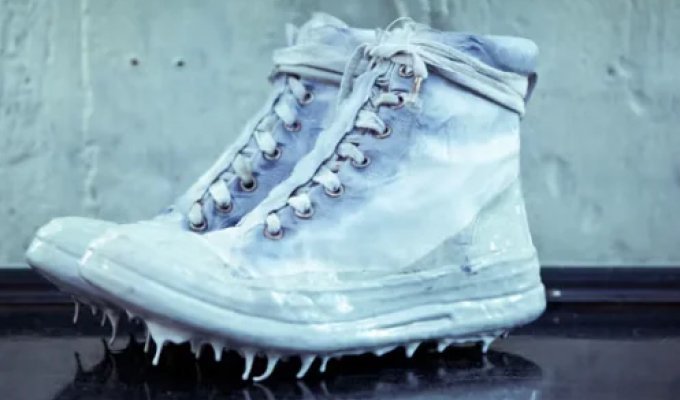 Drowning man's shoes (7 photos)