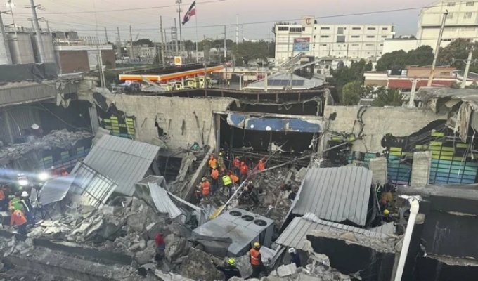 Крыша обрушилась в ночном клубе в Доминикане (2 фото + 4 видео)