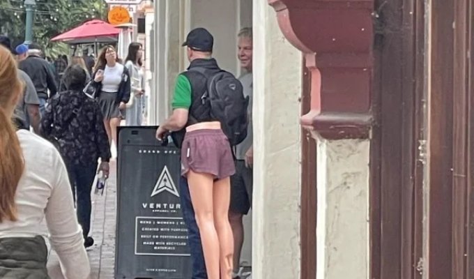 It seemed like: 25+ funny photos that are worth looking at twice to understand what's going on here? (27 photos)