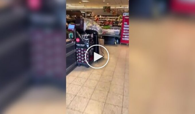 A schoolboy earned 100 euros by handing over bottles