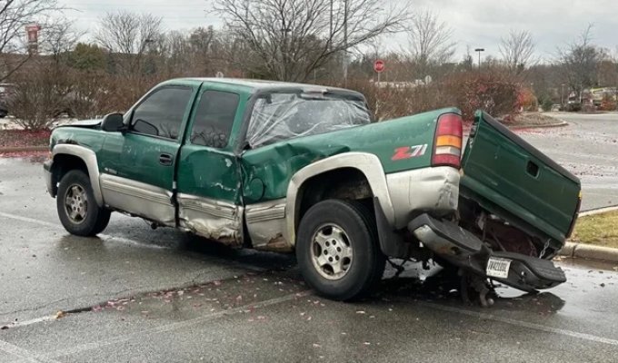 Цьому Silverado місце на звалищі, а він досі їздить дорогами (6 фото)