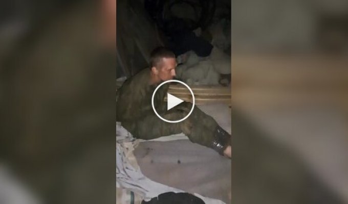 The occupiers torture a comrade with electricity