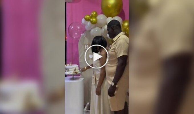 Gender-themed party with an original dessert.