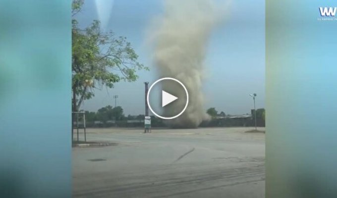 A 15-meter-high dust devil swept through a parking lot in Thailand