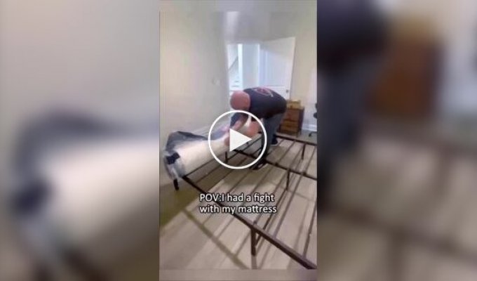 В сети набирают популярность видео с внезапным «выстрелом» матрасов