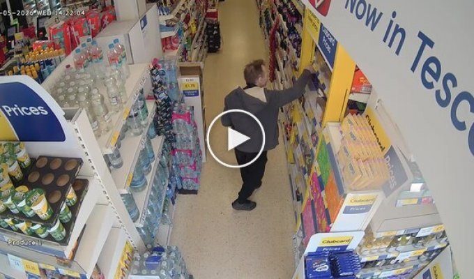 An off-duty police officer apprehended a thief.