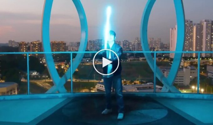 A Star Wars fan created a lightsaber with a retractable blade