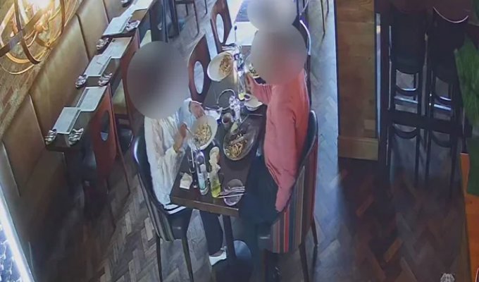 Парочка подбросила в еду стекло, чтобы не платить в ресторане (3 фото + 1 видео)