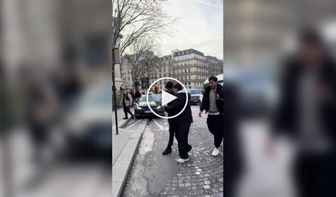 Если ты Зидан, то вряд ли спокойно ходишь по улице