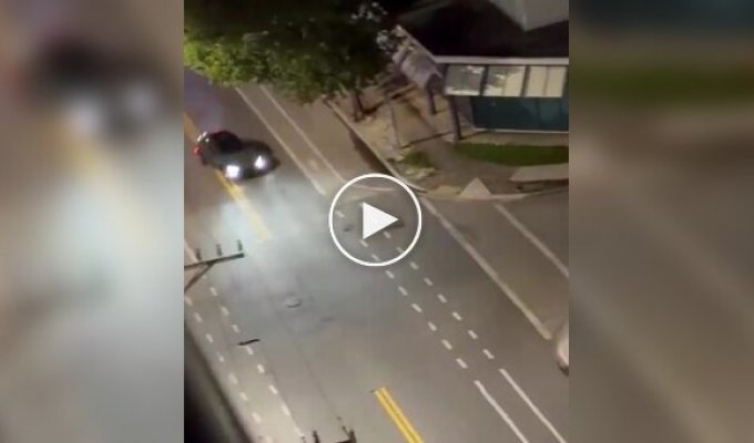 In Miami, a Ferrari thief caused an accident with an explosion and a power outage