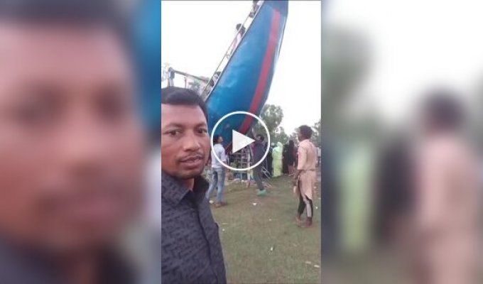 В Індії каруселі крутять вручну — без механізмів та електроживлення