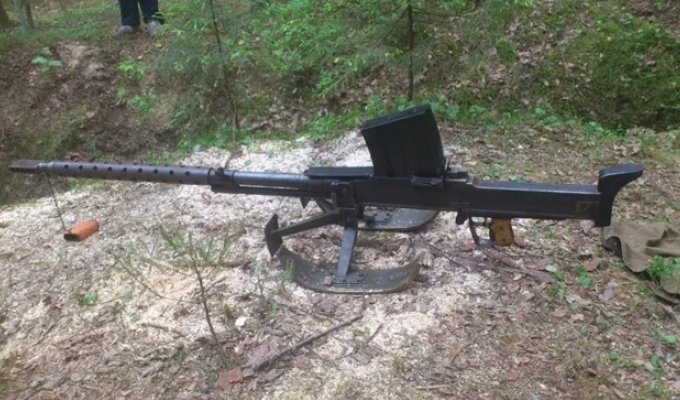 Idiot with an anti-tank rifle: a Canadian-style robbery (3 photos)