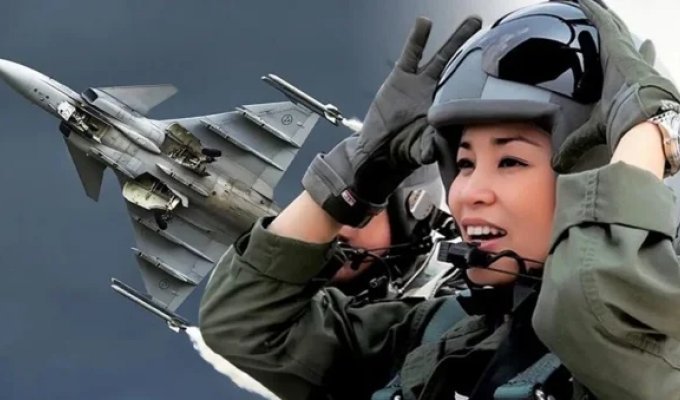 Королева Таїланду вперше самостійно підняла у повітря винищувач Gripen (1 фото + 2 відео)