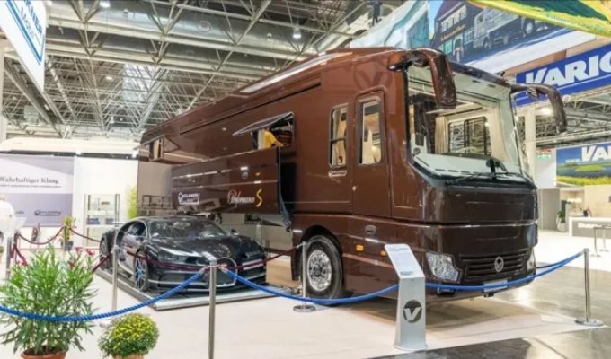 An ultra-expensive mobile home with a Bugatti has been halved in price (8 photos)