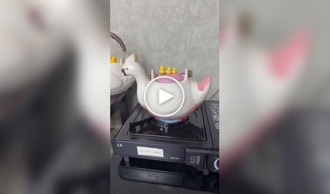Чайник у виді качки з каченятами