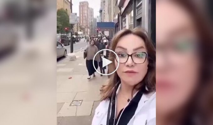 Женщина в шоке от увиденного на улицах Лондона