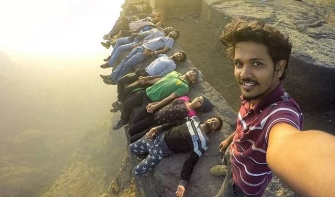 Mumbai Bans Selfies in Desperation of Educating the Populace (8 photos)