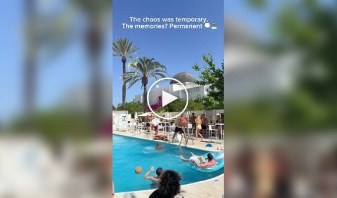 Tourist smashes woman's head with chair in Spain