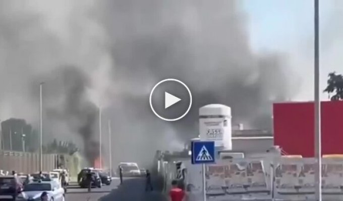 Explosion at gas station in Rome caught on video
