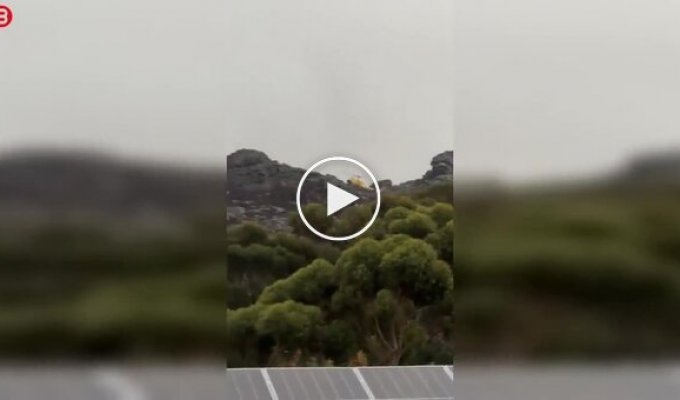 Вертоліт зазнав катастрофи під час гасіння пожежі над Кейптауном