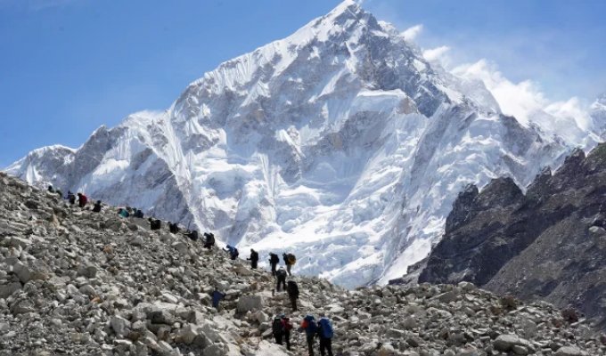 На Эвересте раскрыли схему с «ложными спасениями» альпинистов на миллионы долларов