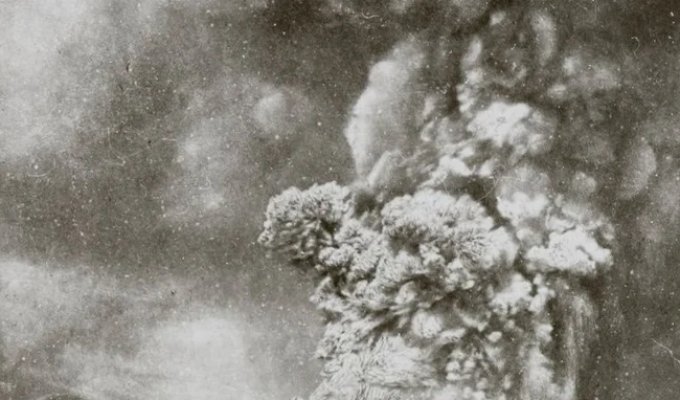 The Loudest Sound in Recorded History (2 photos)