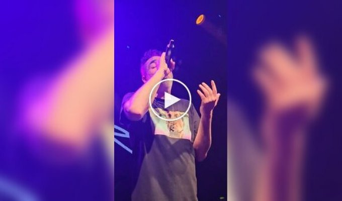 Rapper accidentally caught a fan's cigarette in his lips