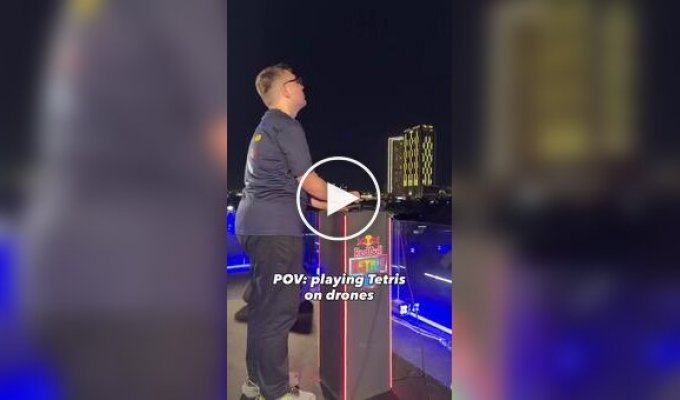 В Дубае сыграли в самый большой в мире «Тетрис»