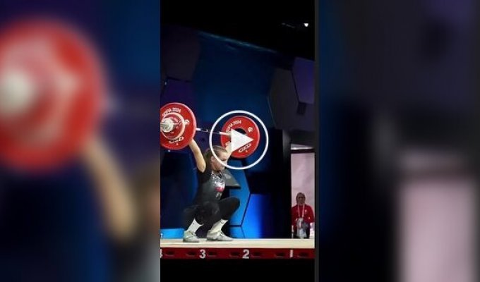 A weightlifter showed what true athletic character is