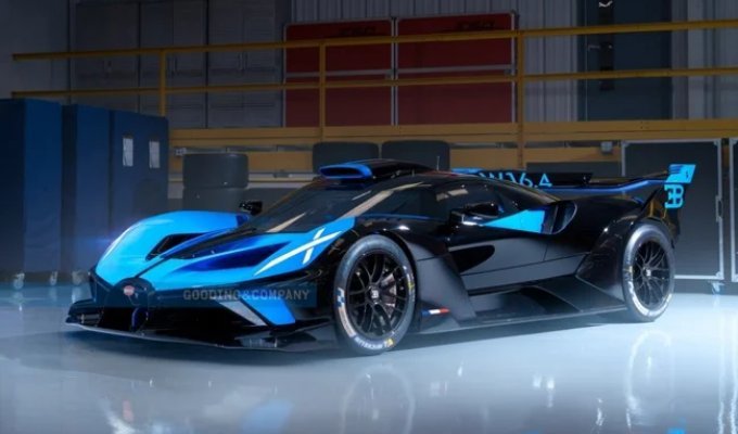 The first example of the Bugatti Bolide hypercar is to be sold for $6 million (6 photos)