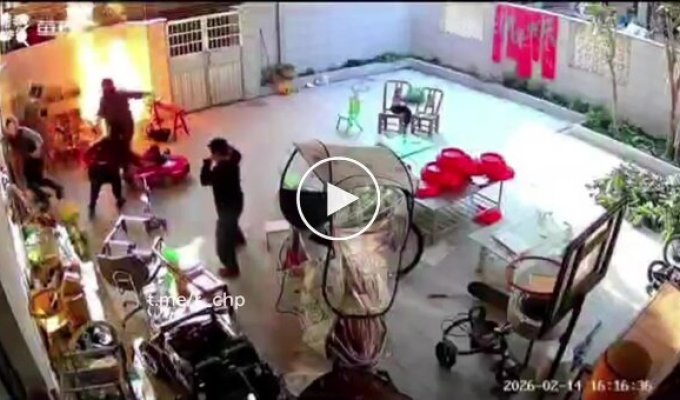 In China, the head of a family touched a gas cylinder and started a fire