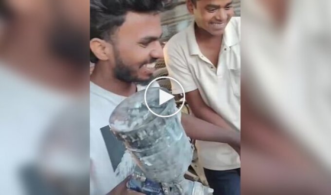 When The dentist is far away: an extreme method of teeth whitening has been invented in India