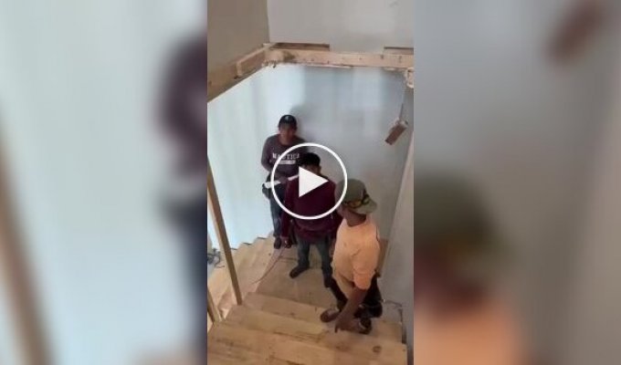 Построили лестницу в неправильном направлении