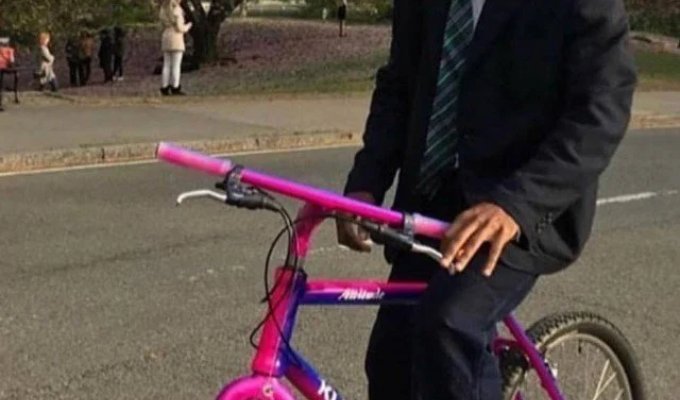 Two albums and a full garage: Why Frank Ocean prefers bike rides to recording studios (9 photos)