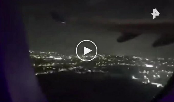 Двигун пасажирського літака загорівся під час зльоту