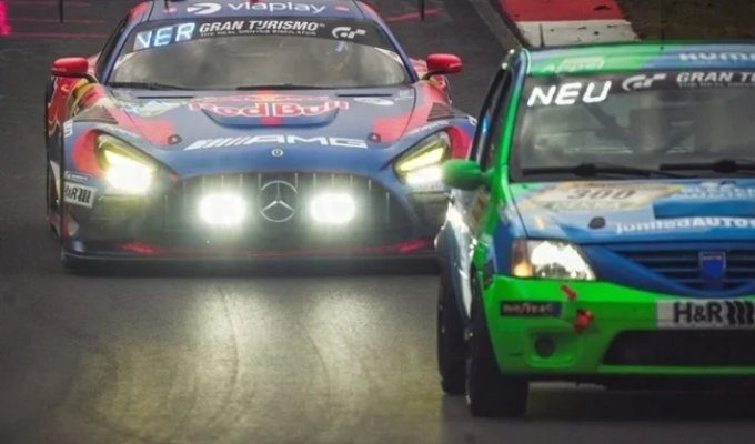 Renault Logan suddenly became the star of the legendary 24 Hours of Nürburgring race (1 photo + 5 videos)