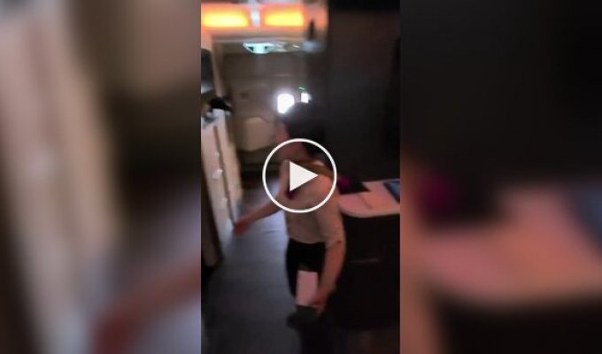 Вітальня, спальня та душ на борту A380