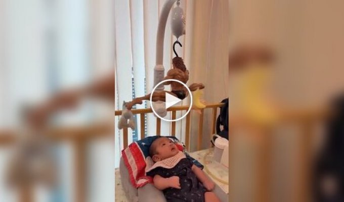 Батьки придумали оригінальне застосування для вішалки з персонажем з аніме