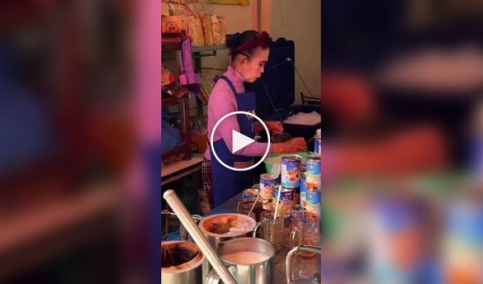 How sweet tea with milk is prepared in Thailand