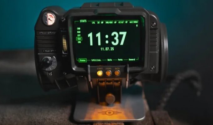 Bethesda has released a replica of the improved Pip-Boy 3000 (8 photos + 1 video)