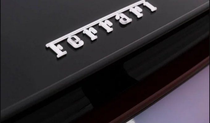 Спорткар-хамелеон от Ferrari (3 фото + видео)