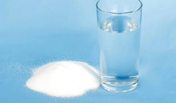 How much salt can you dissolve in a liter of water? (2 photos)