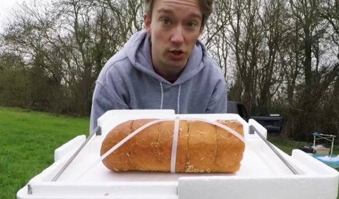 Bloggers sent bread into outer space, and then ate it (3 photos)