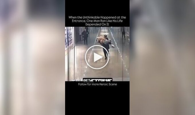 Security guard's instant reaction