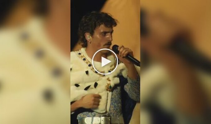 Бенсон Бун исполнил «Богемскую рапсодию» с гитаристом Queen Брайаном Мэем
