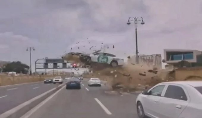 Полёт таксиста в Баку (4 фото + 3 видео)