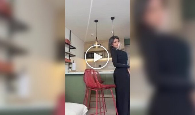Incredible flexibility: A girl on a chair demonstrated what seems impossible