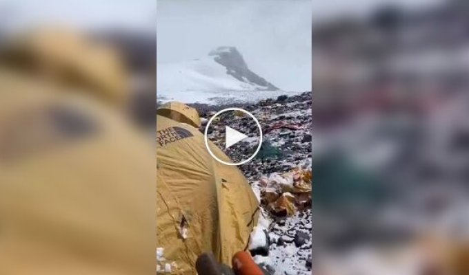 12 тонн фекалий скопилось на Эвересте: туристы продолжают гадить