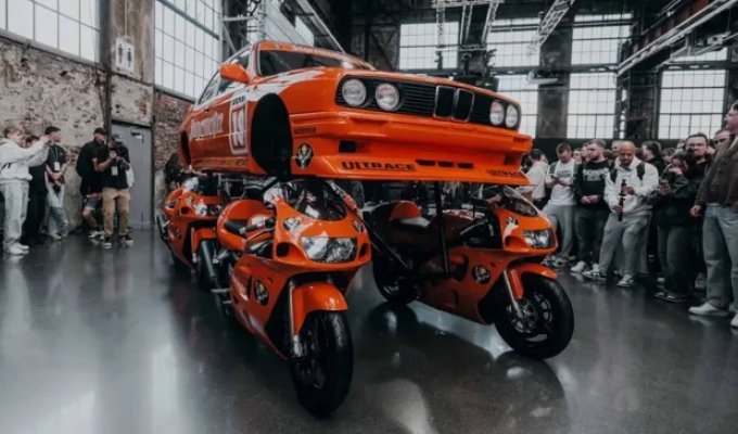 Автомобилю BMW M3 колёса заменили на 4 мотоцикла (2 фото + 1 видео)