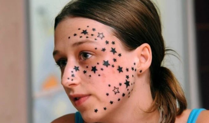 Mistakes of youth: three British women regret getting face tattoos while drunk and acting foolishly (12 photos)